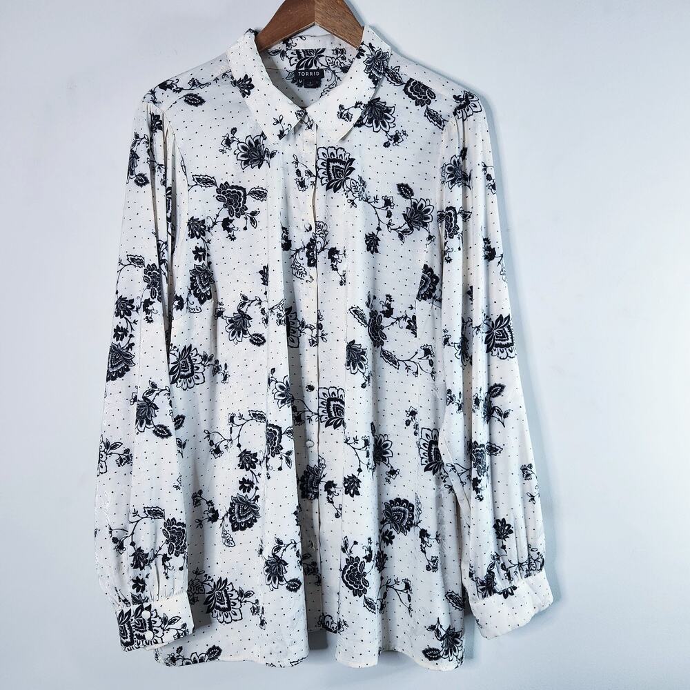 Torrid Womens Ivory Black Floral Madison Satin Jacquard Tie Front Shirt Size 2X
